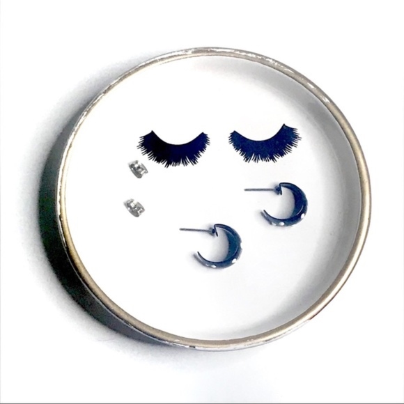 Adorable minimalist polka dots earrings - Picture 3 of 8